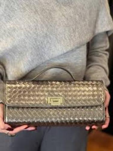 شنطه بوتيقا قوتي برونزي