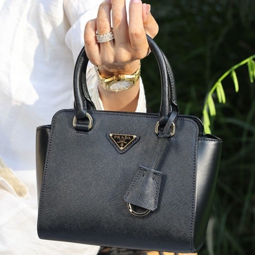 شنطة برادا صغيرة سوداء