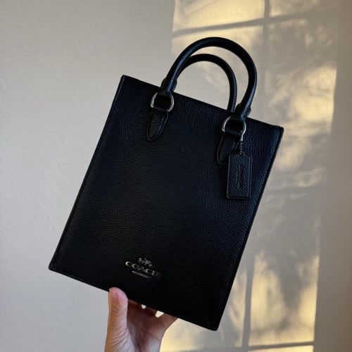 شنطه كوتش Dylan Tote Bag