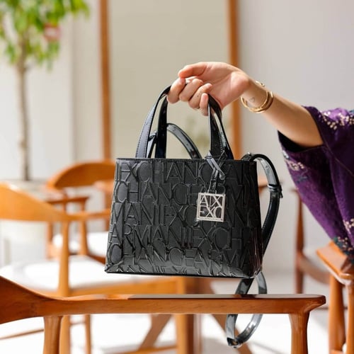 شنطه ارماني لون اسود لامع