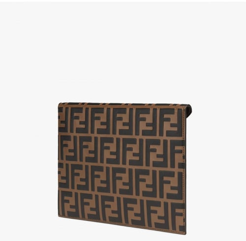 شنطة فندي مسطحة من الجلد البني