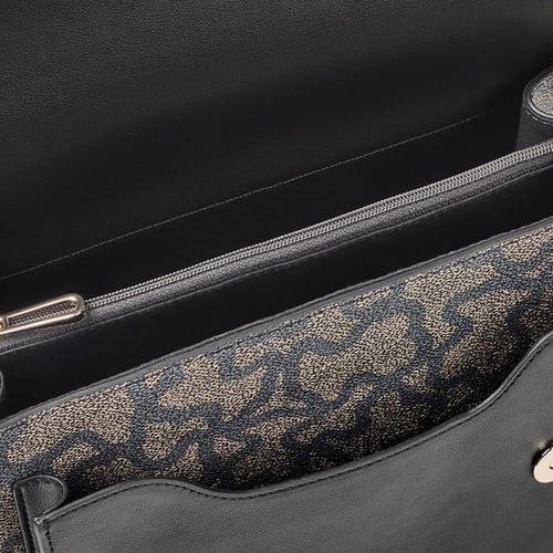 شنطة توس الأيقونية سوداء