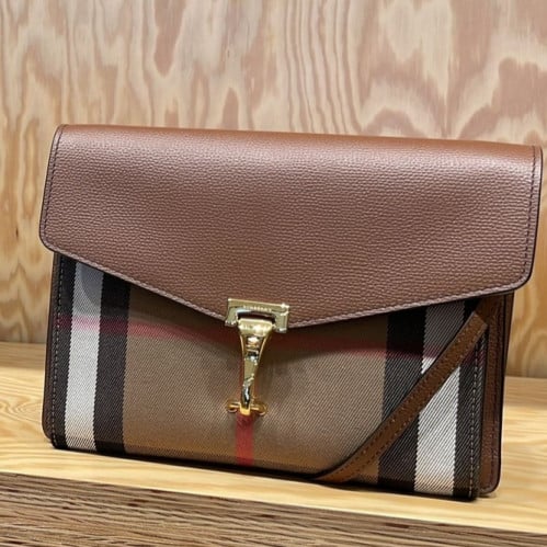 شنطة ماركة بربري جميلة بني