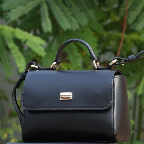 شنطة دولسي اند غابانا يد سوداء