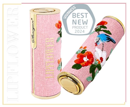 احمر شفاه ماغنوليا مع مسحوق اللؤلؤ