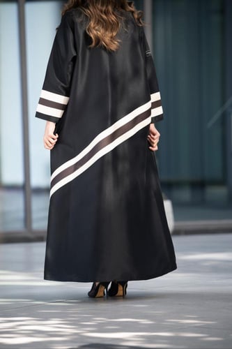 عباية تفته أسود بتدخيلات تفته بني واوف وايت