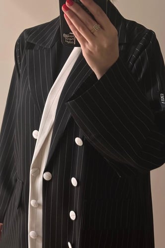 عباية بليزر عملي بقماش مقلم