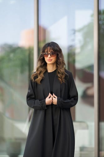 عباية تفته خفيف بشك على الأكمام والظهر