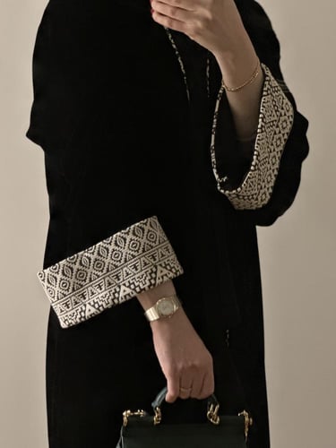 عباية كريب ملكي بقصة كلوش وكم واسع