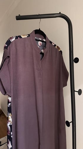 دراعة خفيفه بنفسجي الأمام ومشجر من الخلف