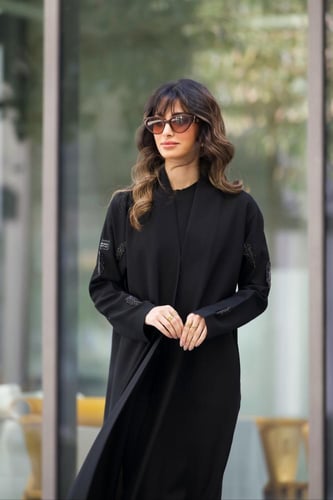 عباية كريب بشك خفيف على الأكمام