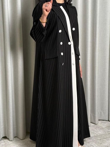 عباية بليزر عملي بقماش مقلم