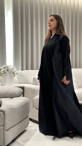عباية كريب اسود بتدخيلات جاكار كحلي