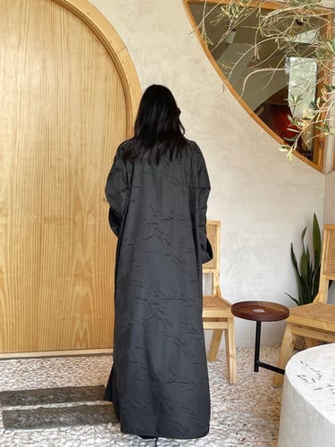 عباية بروكار مع كم دبل طبقة دانتيل مع طرحة أسود