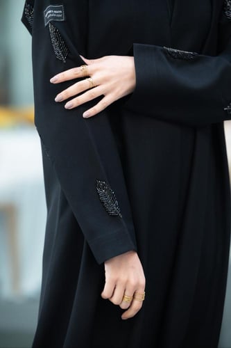 عباية كريب بشك خفيف على الأكمام