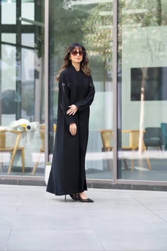 عباية كريب بشك خفيف على الأكمام