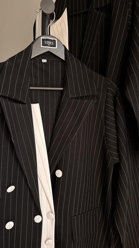 عباية بليزر عملي بقماش مقلم