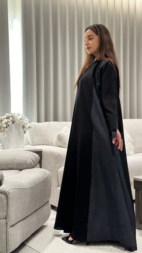 عباية كريب اسود بتدخيلات جاكار كحلي