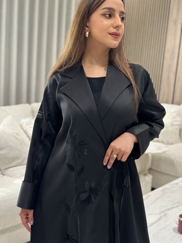 عباية تفته أسود مع تطريز أسود