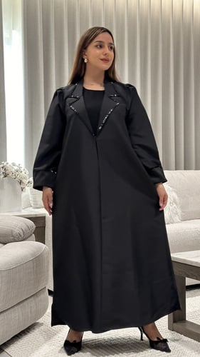 عباية تفته أسود بشك في الياقه والأكمام