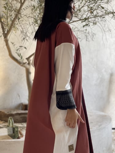 عباية ملونة بطبعة سدو مع طرحة أوف وايت