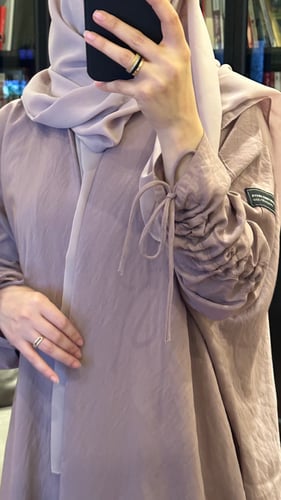 عباية خفيفه بلون باستل وردي أو الوردي