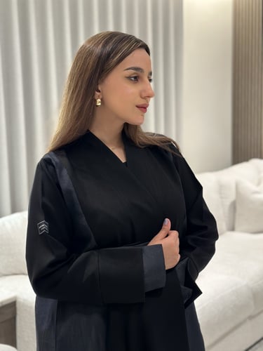 عباية كريب اسود بتدخيلات جاكار كحلي