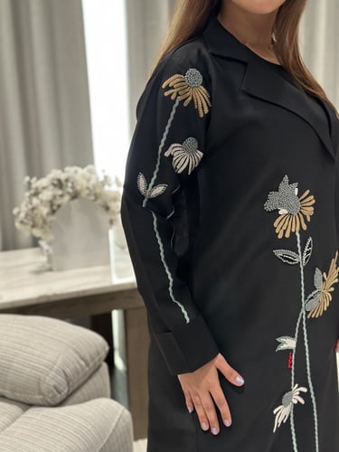 عباية تفته أسود مع تطريز يدوي ملون