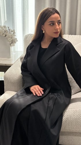 عباية تفته أسود مع تطريز أسود