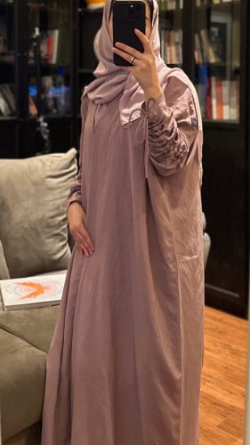 عباية خفيفه بلون باستل وردي أو الوردي