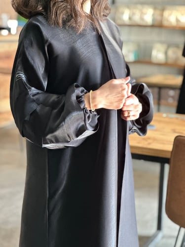 عباية اورقانزا لامع خفيف بكم طبقات منفوخ ( تتوفر ب...