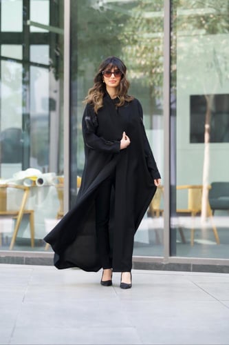 عباية كريب بشك خفيف على الأكمام