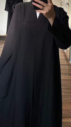 عباية كريب خفيف .. بثنيات خفيفة ... مناسبة لجميع ا...