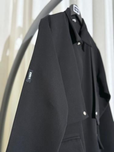 عباية قماش سيراميك بتصميم ترنش وبأزرار معدن