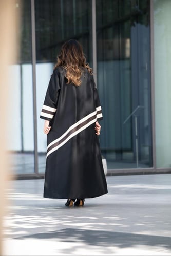 عباية تفته أسود بتدخيلات تفته بني واوف وايت