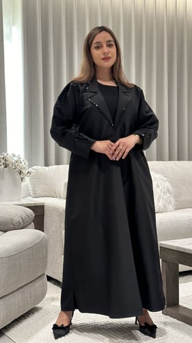 عباية تفته أسود بشك في الياقه والأكمام
