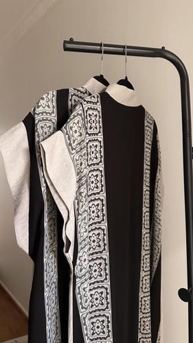 دراعة خفيفه بطبعات ابيض واسود