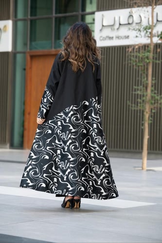 عباية تفته أسود بتدخيلات جاكار ابيض واسود