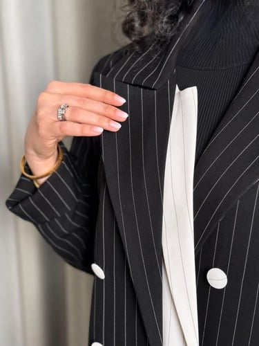 عباية بليزر عملي بقماش مقلم