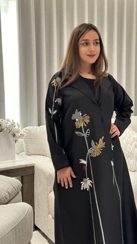عباية تفته أسود مع تطريز يدوي ملون