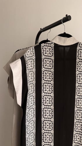 دراعة خفيفه بطبعات ابيض واسود