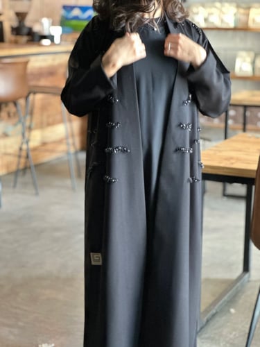 عباية كريب بشك أسود