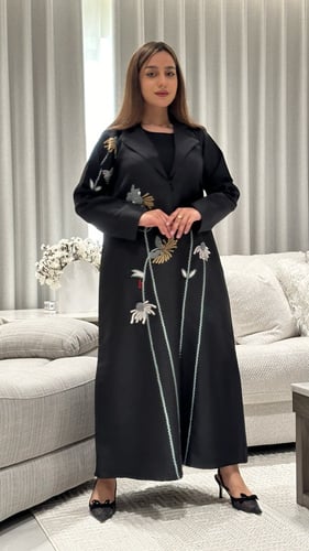 عباية تفته أسود مع تطريز يدوي ملون