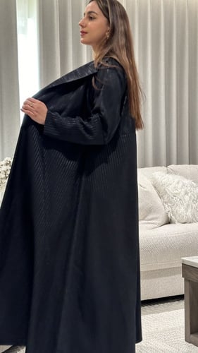 عباية كريب كحلي مقلم بقصة