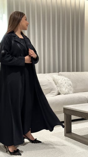 عباية كريب كحلي مقلم بقصة