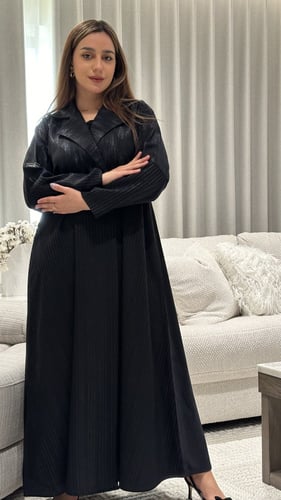 عباية كريب كحلي مقلم بقصة