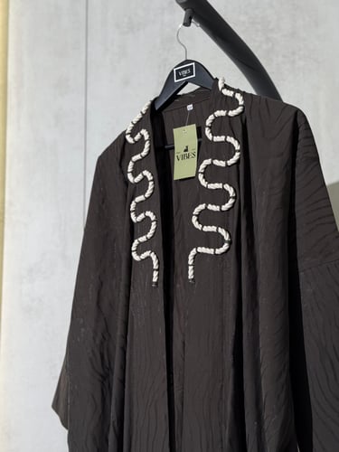 عباية قماش كريب مغسول بلون زيتي