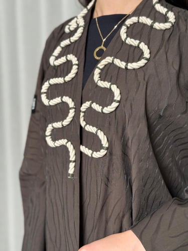 عباية قماش كريب مغسول بلون زيتي