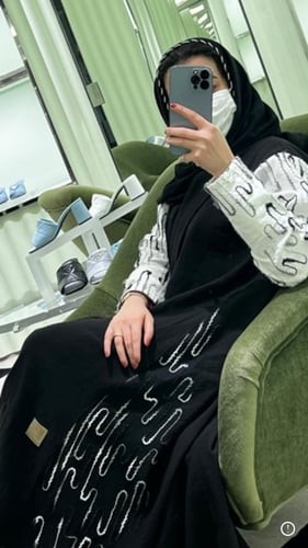 عباية لينين بكم ابيض مطرز