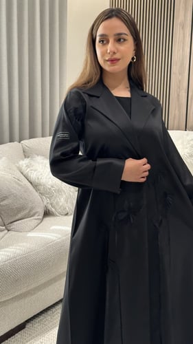 عباية تفته أسود مع تطريز أسود